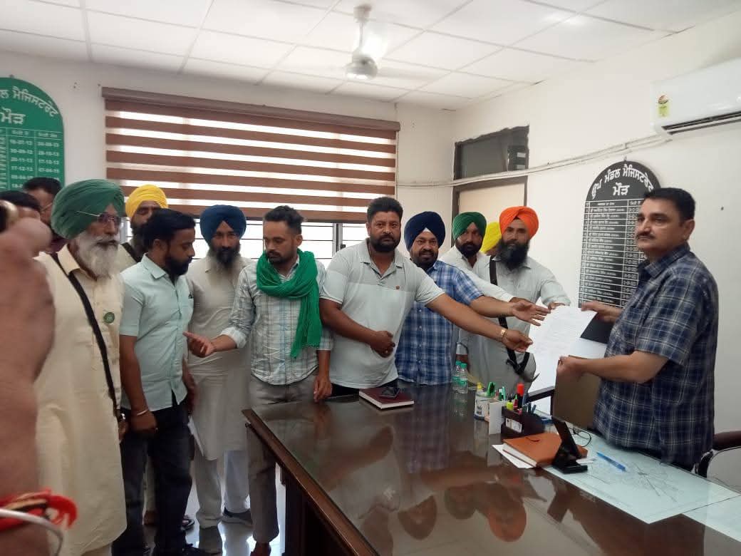 Maur Kalan residents submit demand letter to SDM for drainage of sewage.